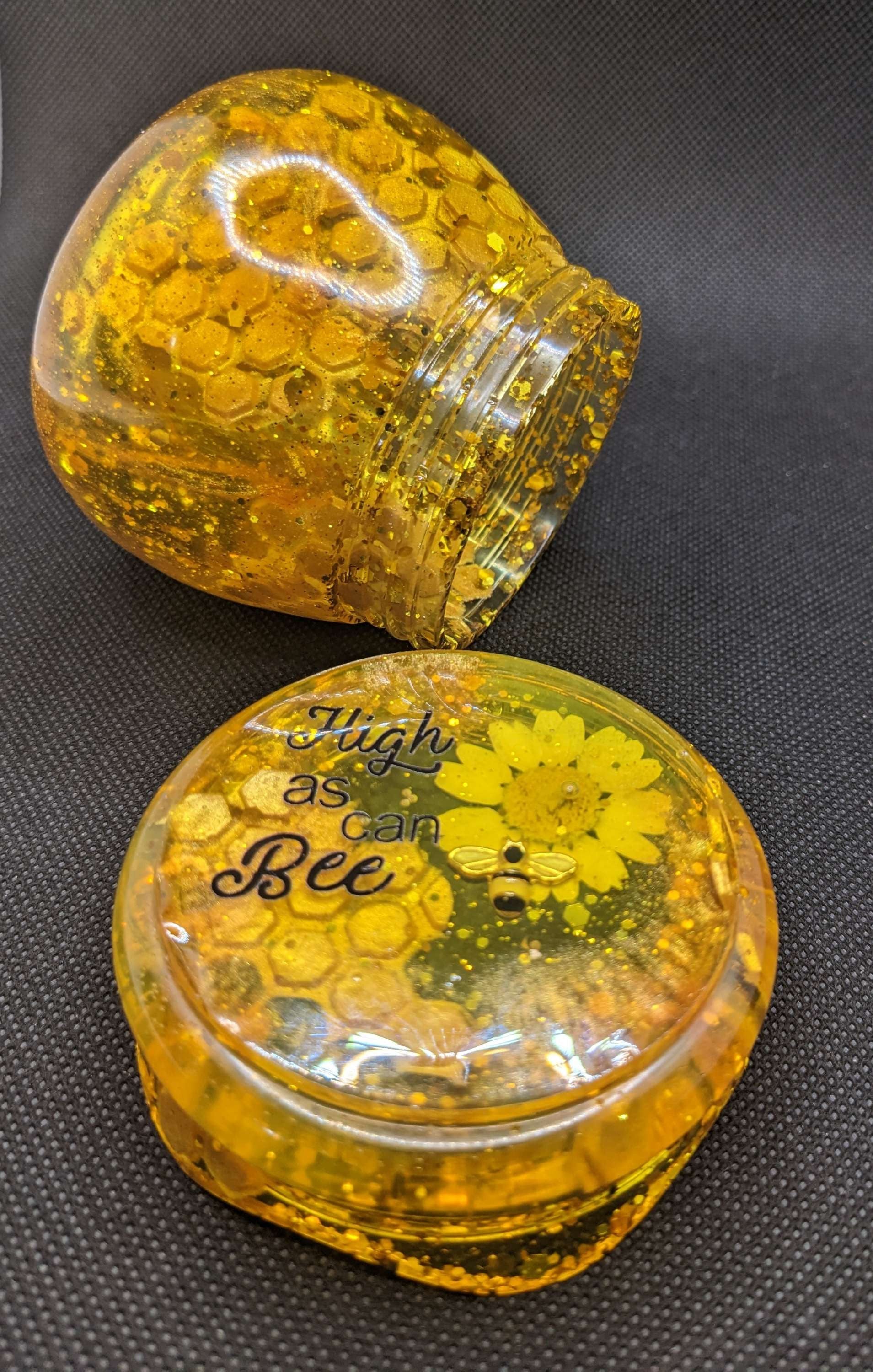 Bee Grinder and Jar - Keychain