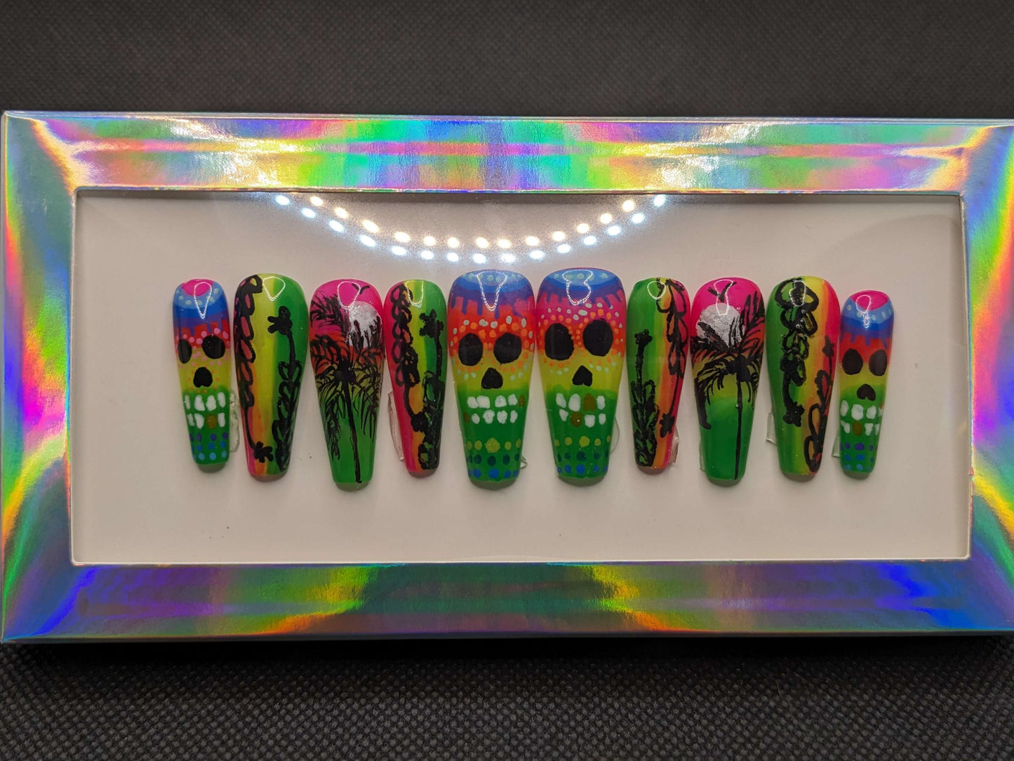 Coffin Skulls & palm tree Nails Glue on - Keychain