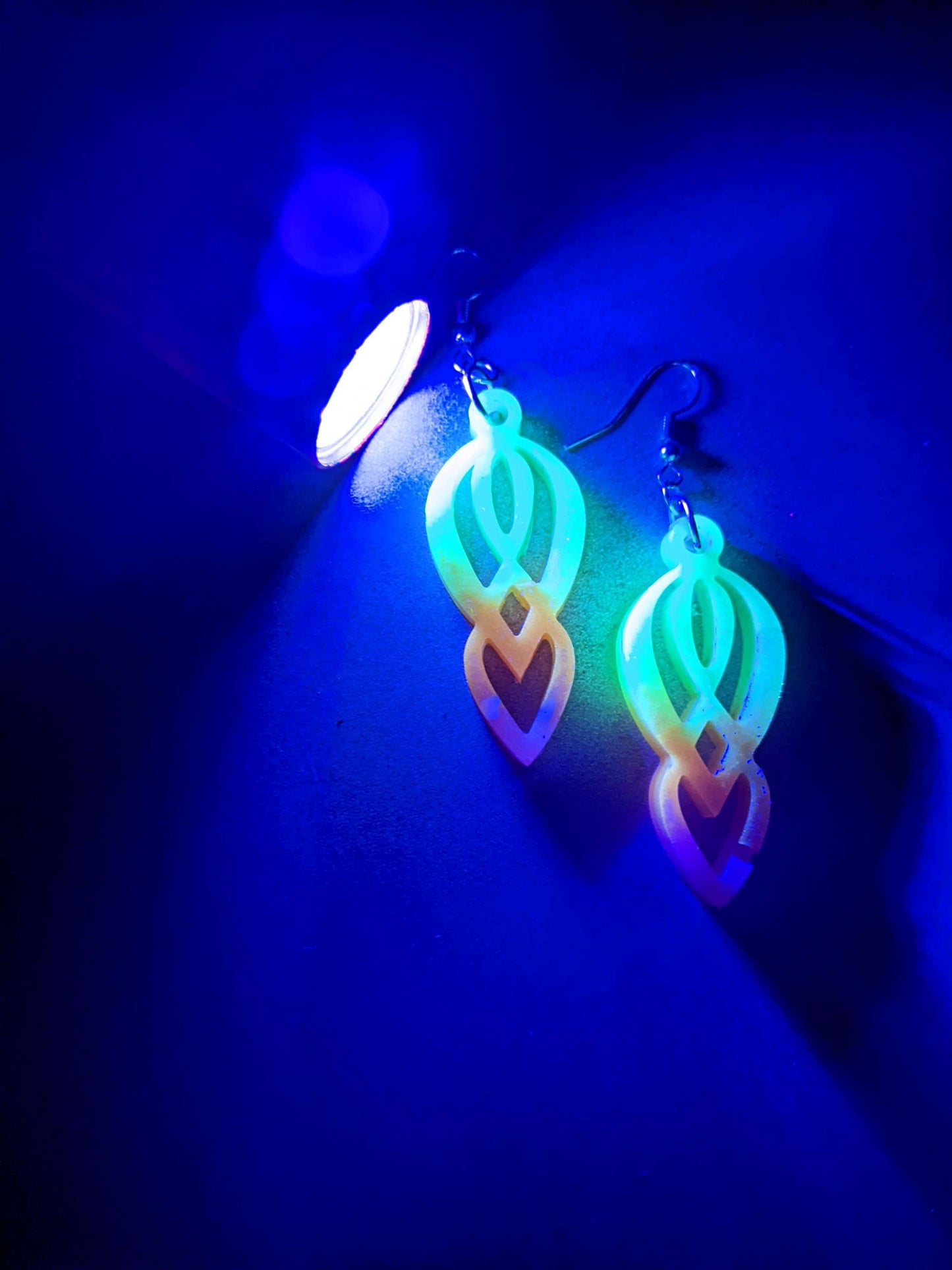 Blacklight Flashlight Beach Vacation - Keychain