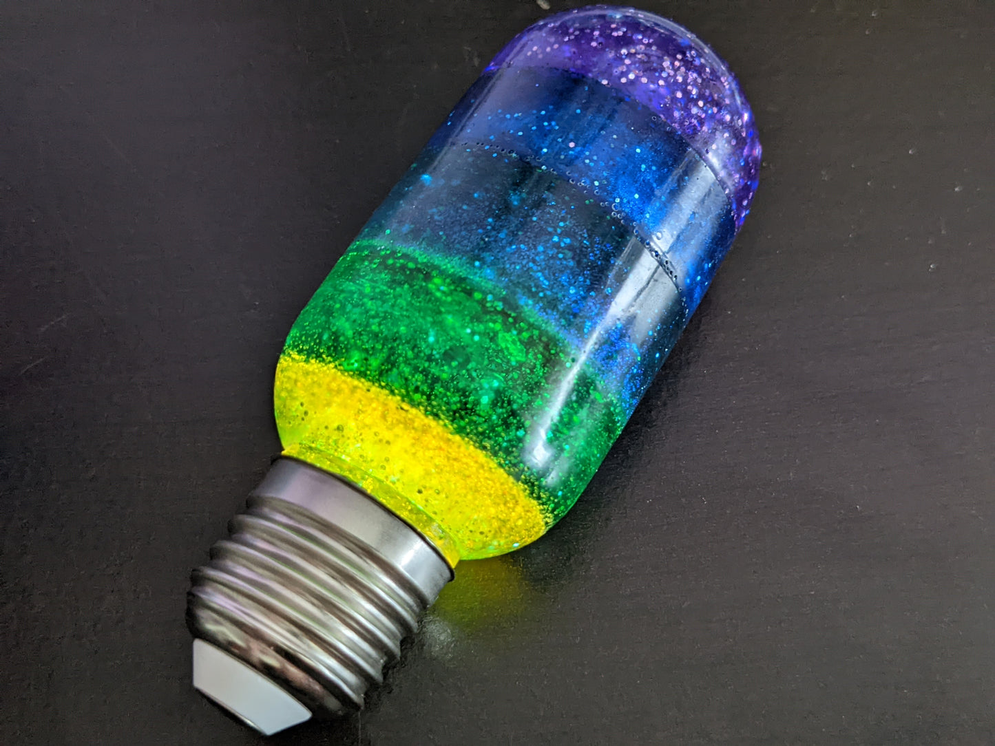 Colorful Light-up Lightbulb - Keychain