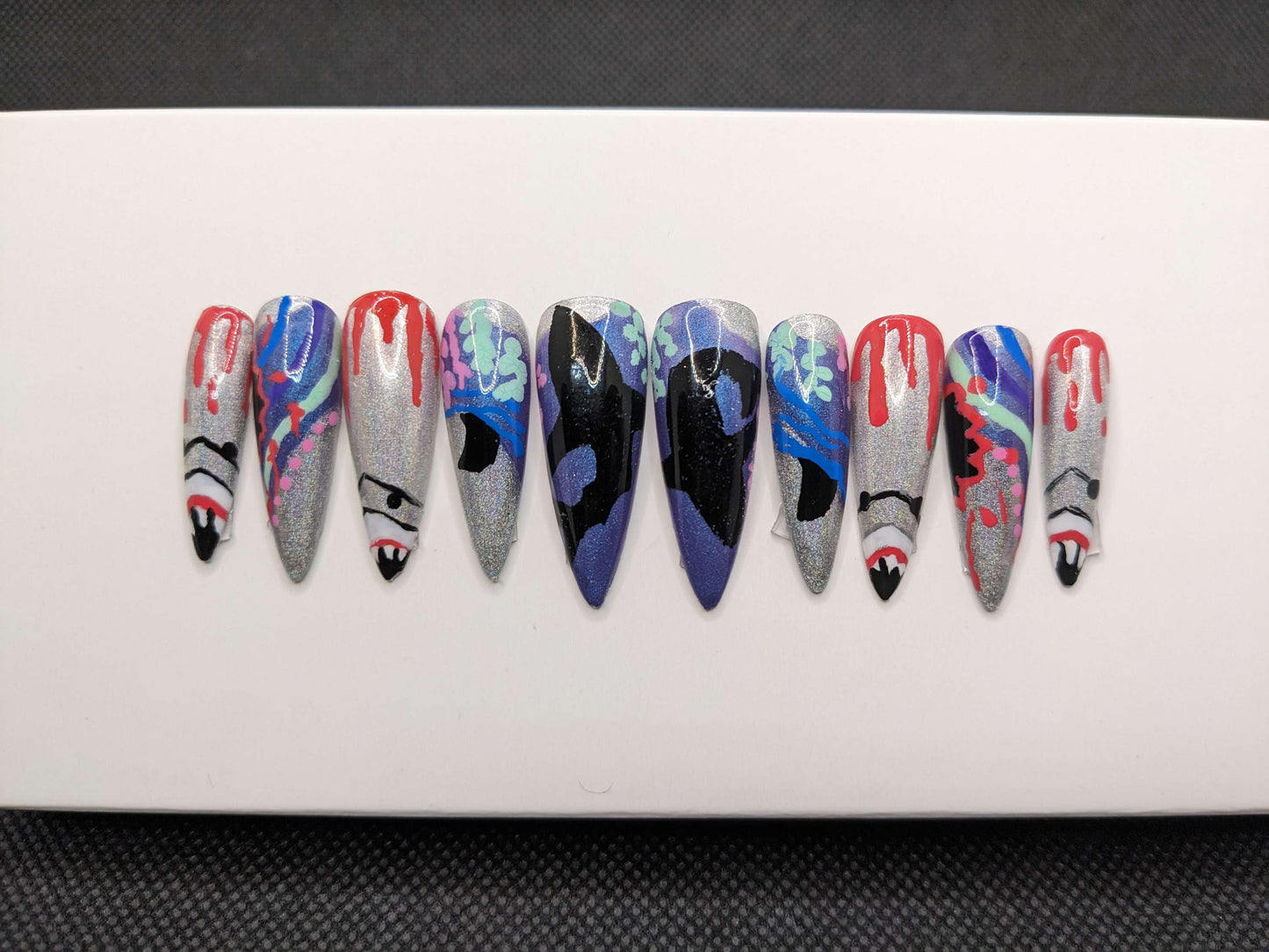 Stiletto Shark Attack Nails Glue on - Keychain