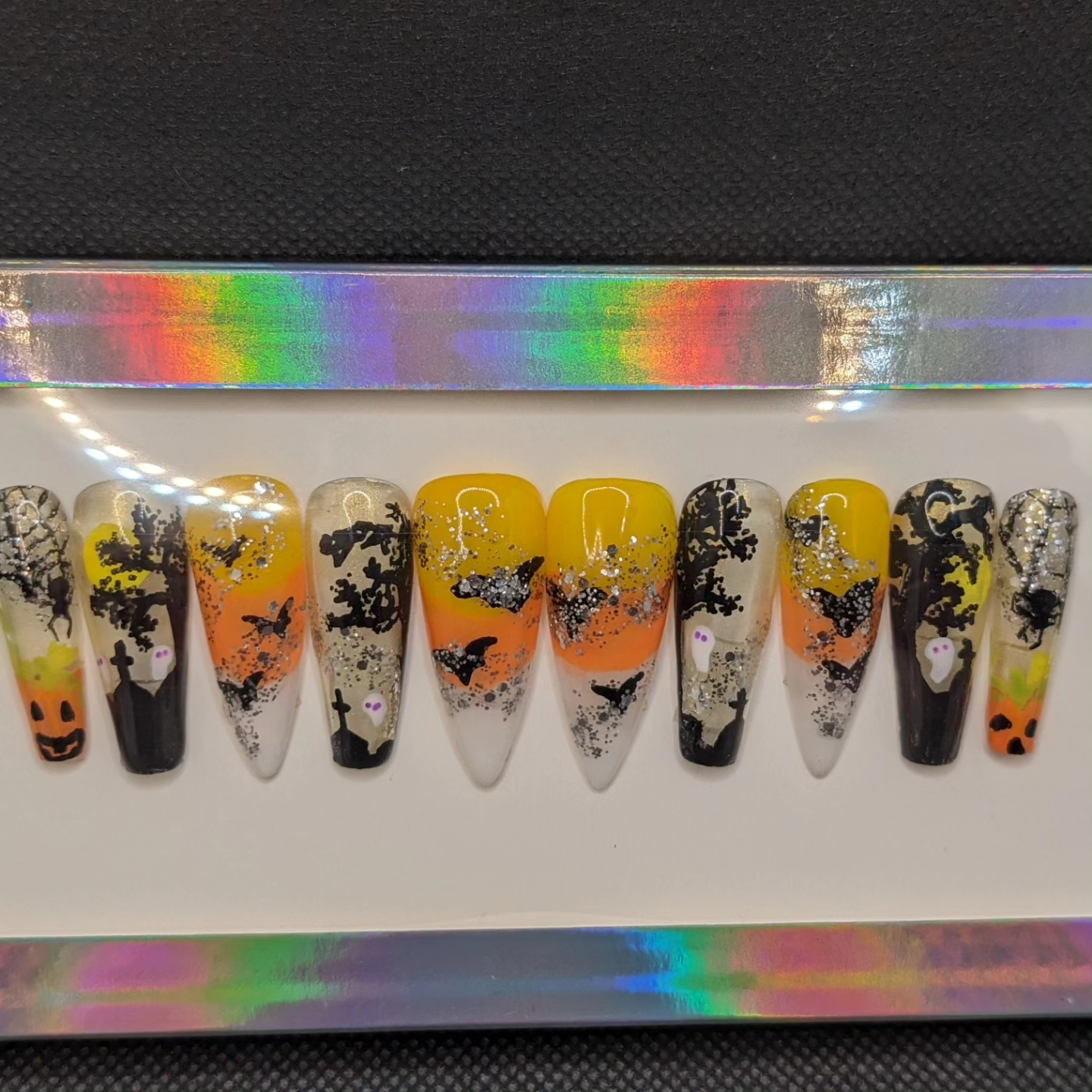 Graveyard Nails Glue on - Keychain