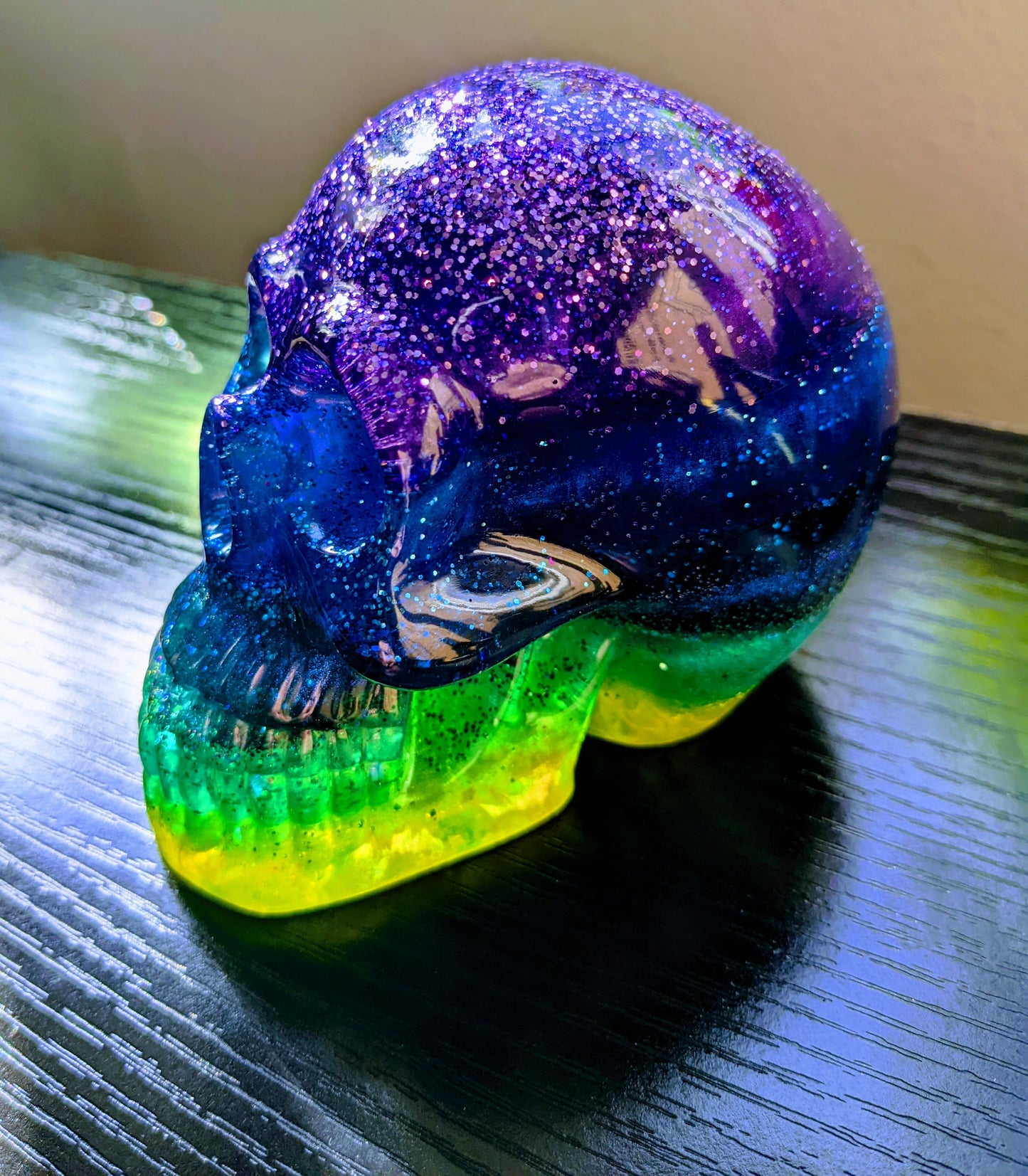 Rainbow Skull - Keychain