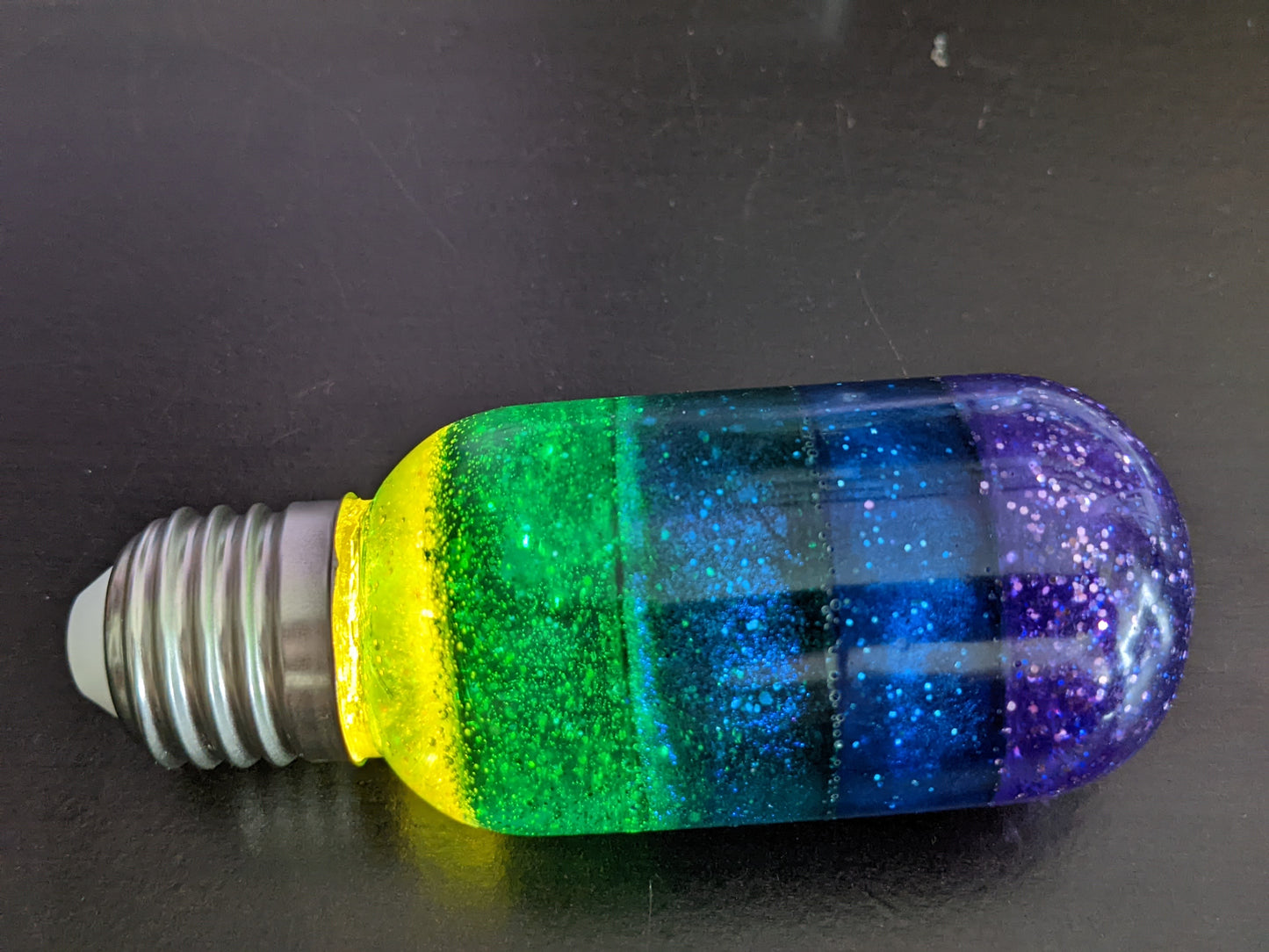 Colorful Light-up Lightbulb - Keychain